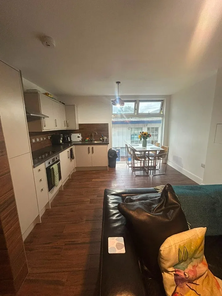 Flat Dragonfly Place in Greater London