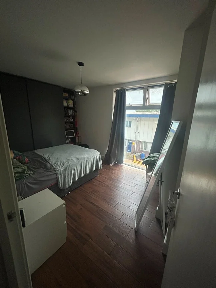 Flat Dragonfly Place in Greater London