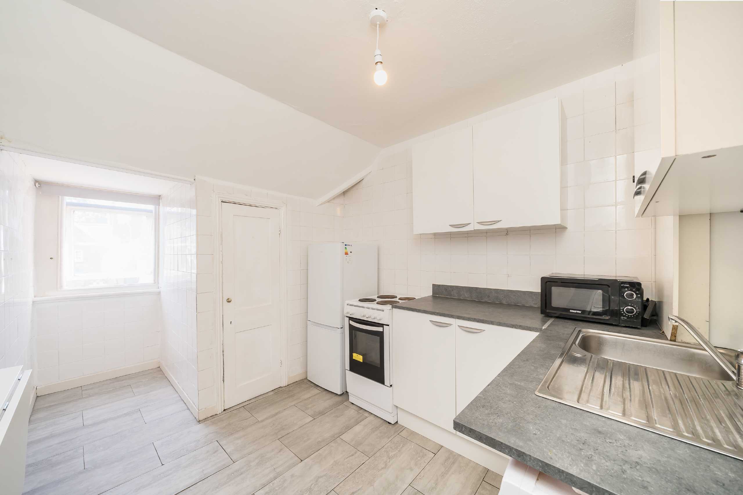 Flat Kingsmead Road in Greater London