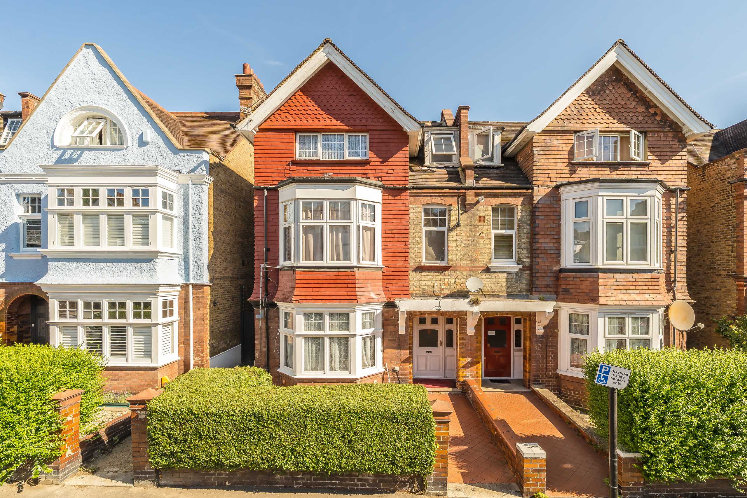 Flat Kingsmead Road in Greater London
