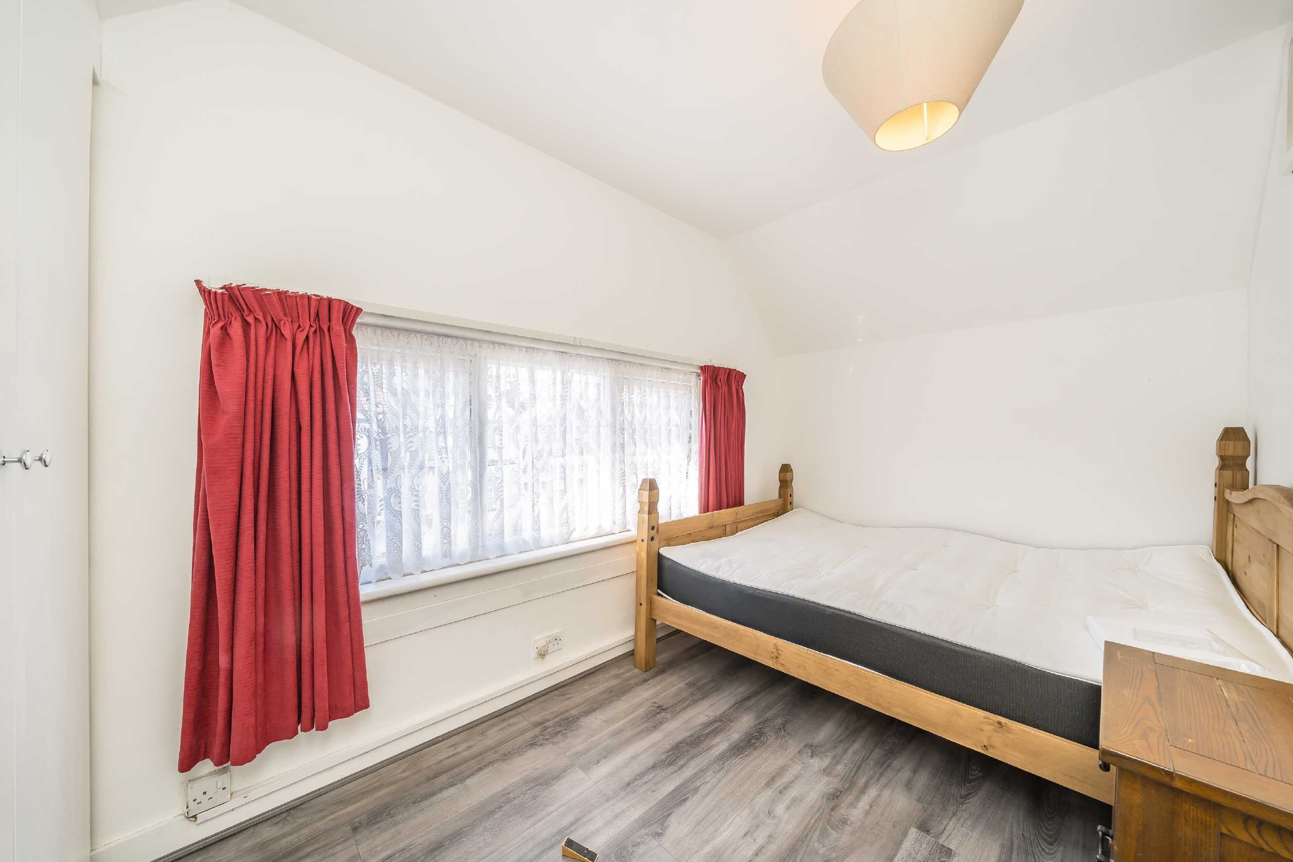 Flat Kingsmead Road in Greater London