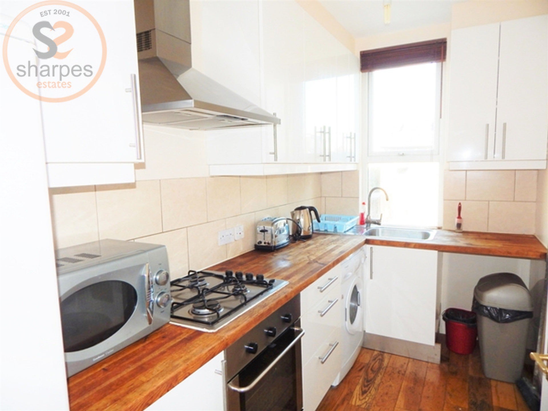Flat Charlmont Road in Greater London