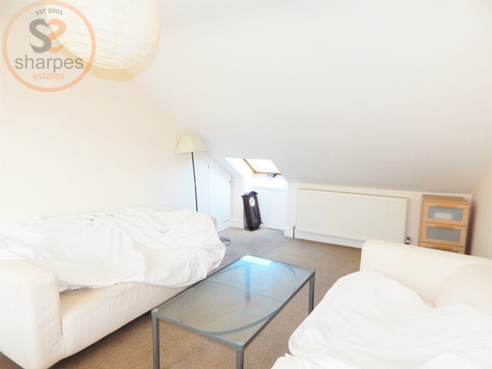 Flat Charlmont Road in Greater London