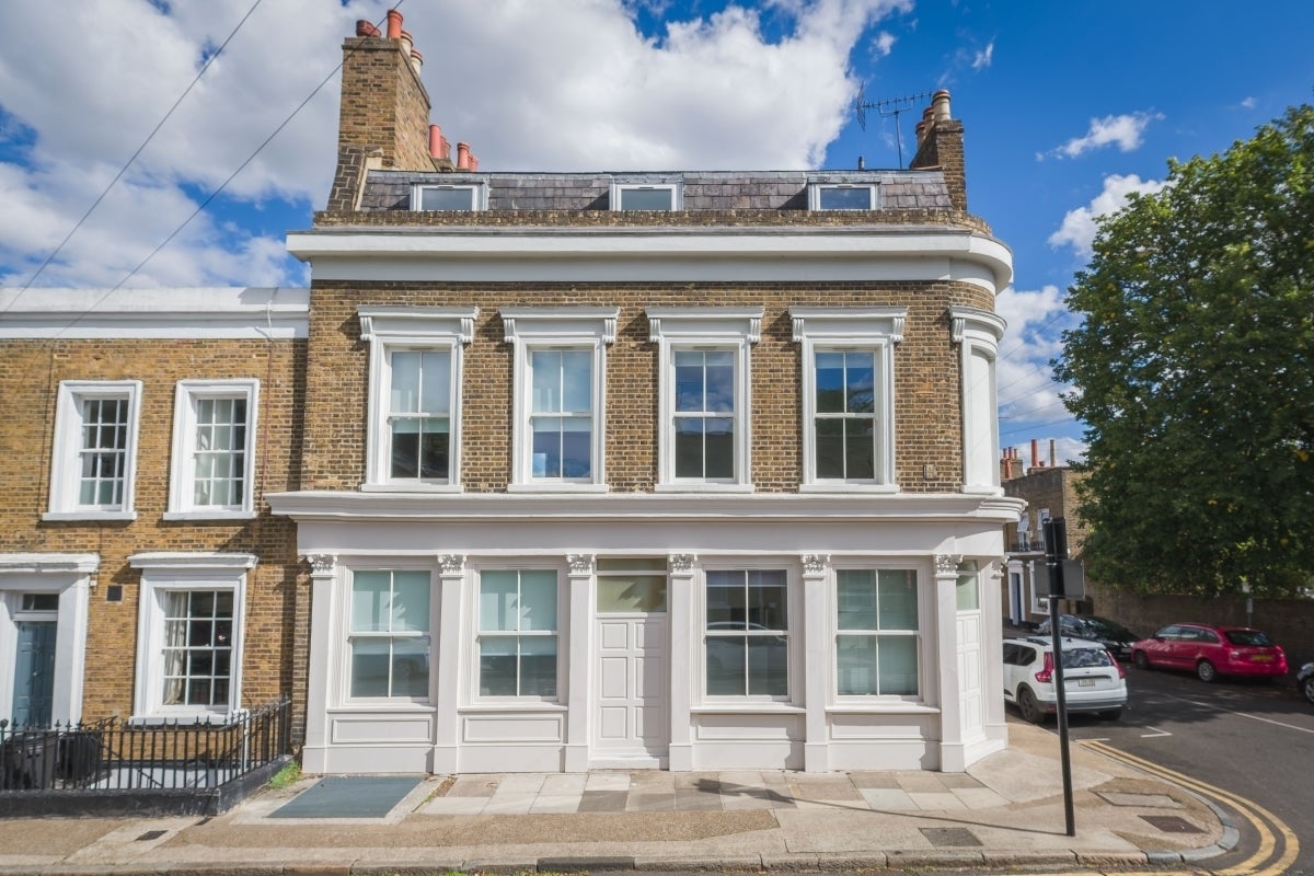 Flat White Horse Road in Greater London
