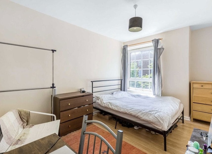 Flat Stockwell Park Road in Greater London