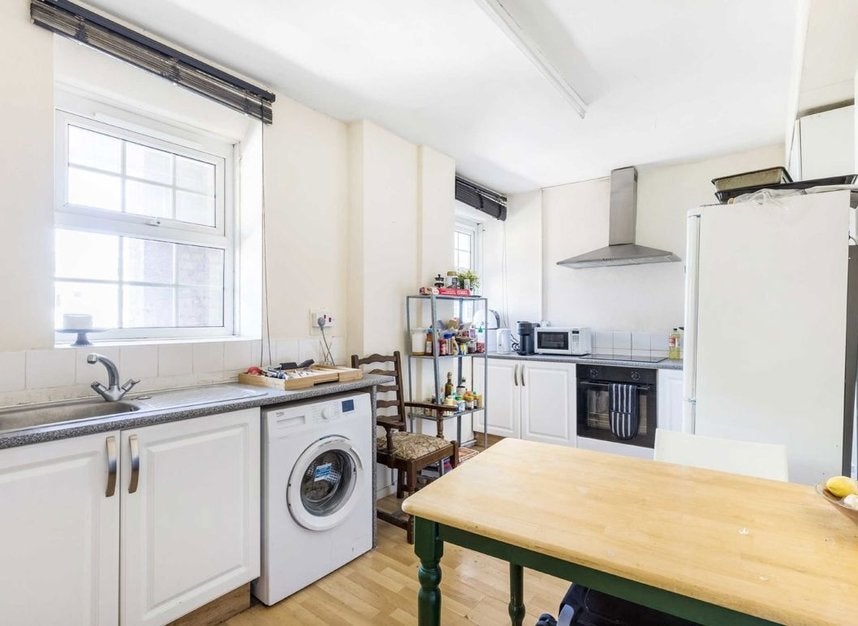 Flat Stockwell Park Road in Greater London