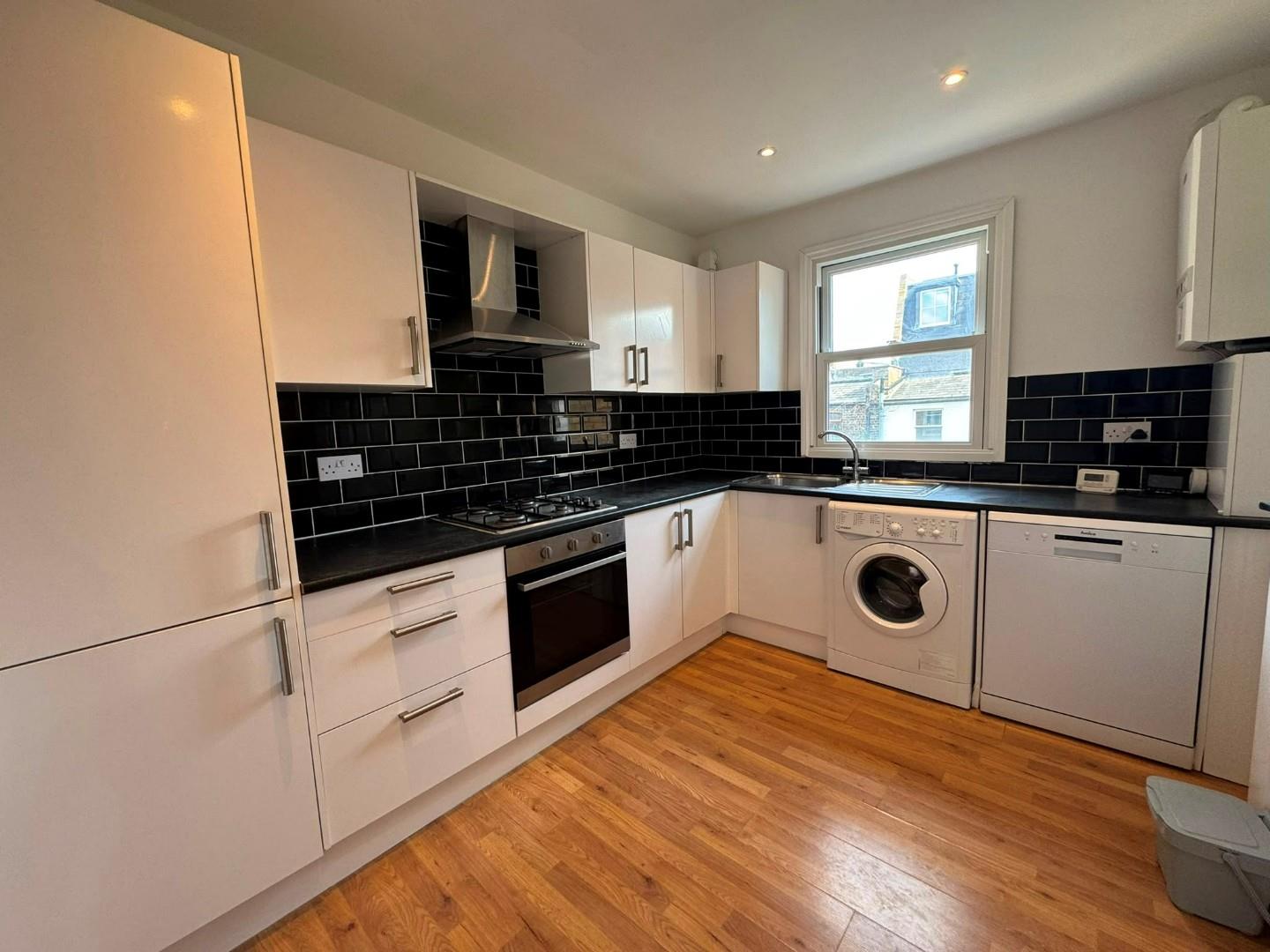 Flat Kilmaine Road in Greater London