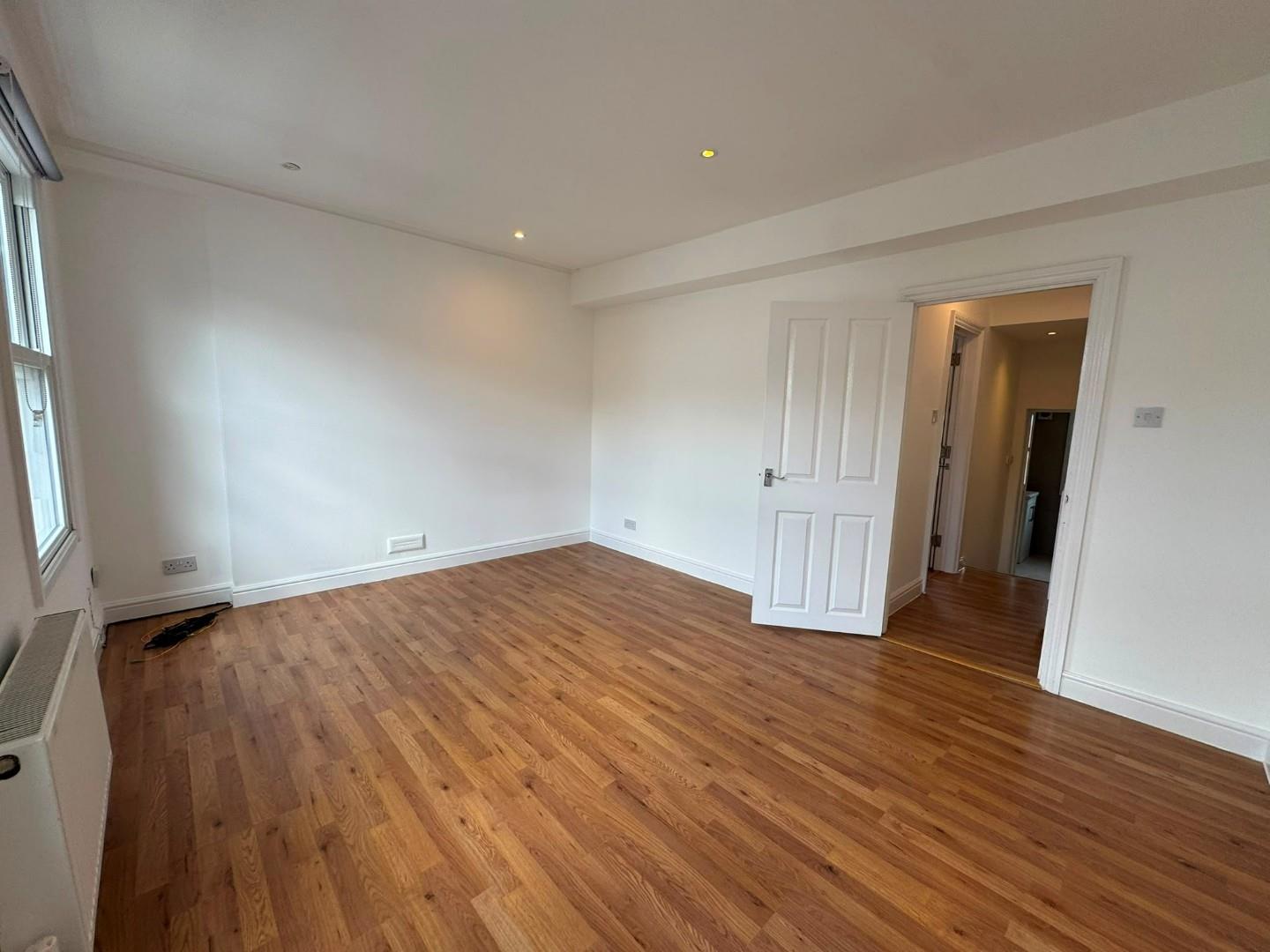 Flat Kilmaine Road in Greater London