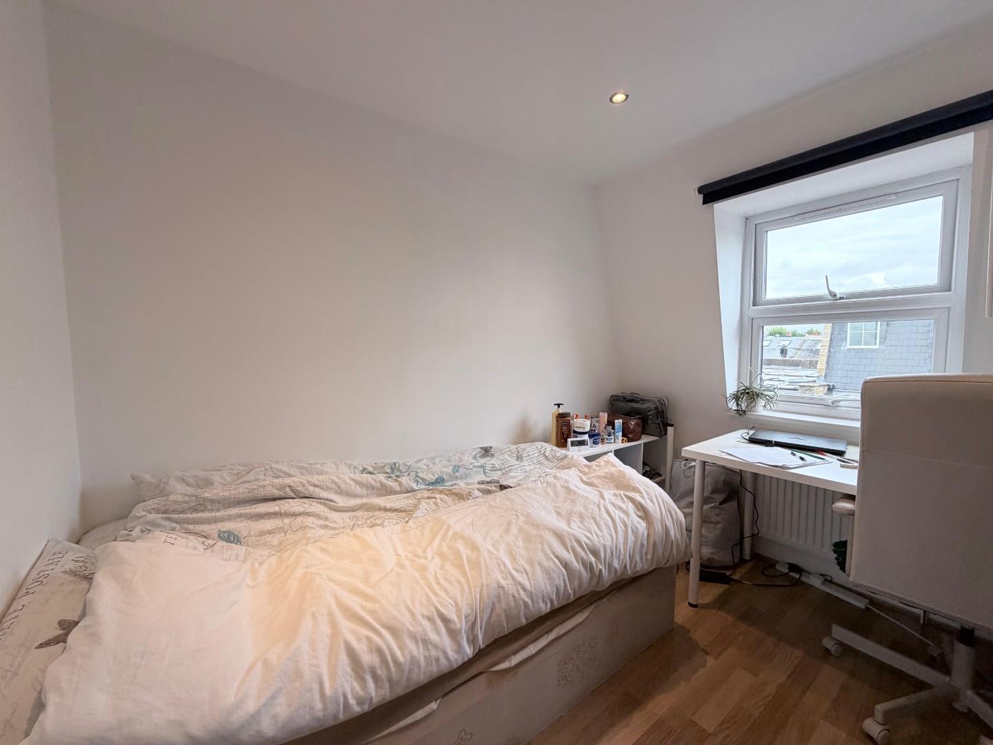 Flat Kilmaine Road in Greater London