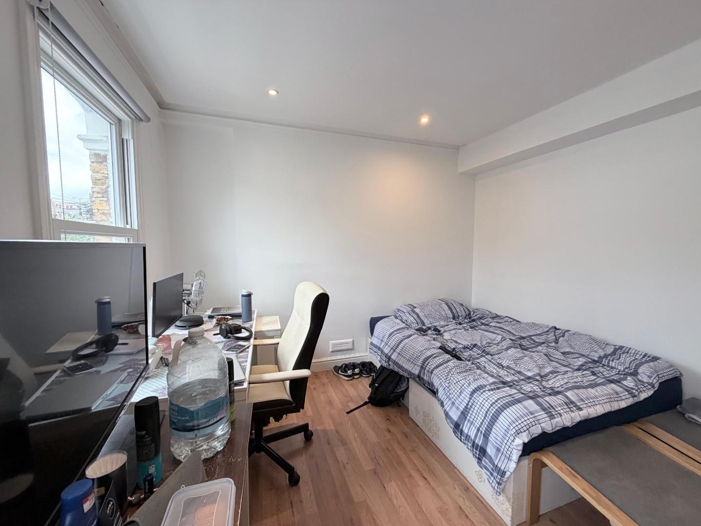 Flat Kilmaine Road in Greater London