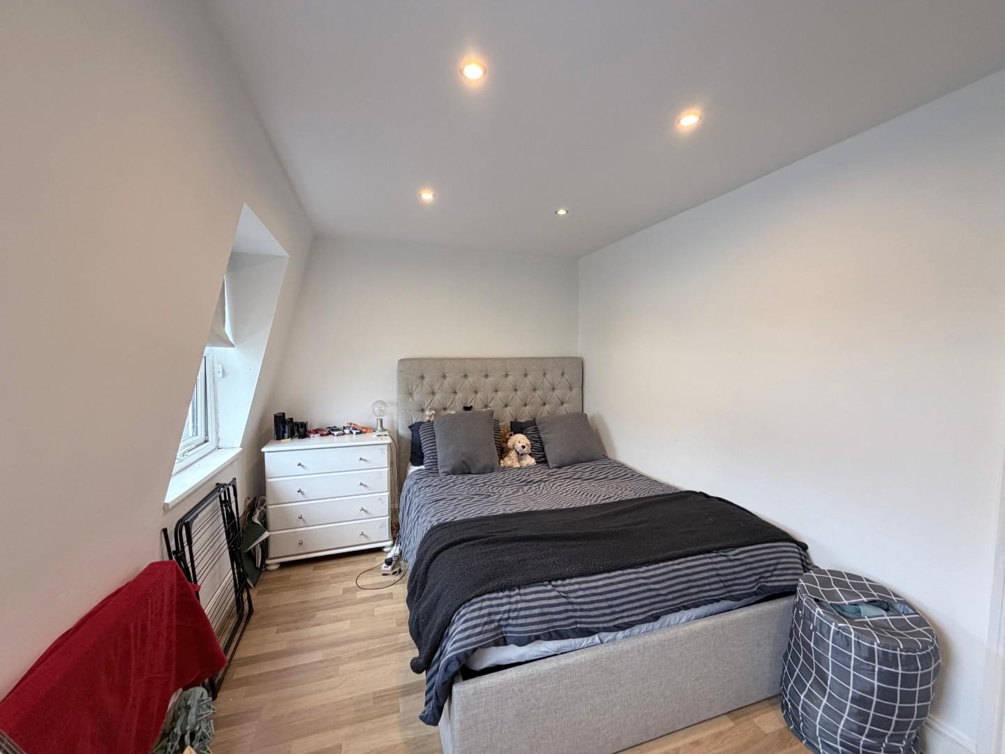 Flat Kilmaine Road in Greater London