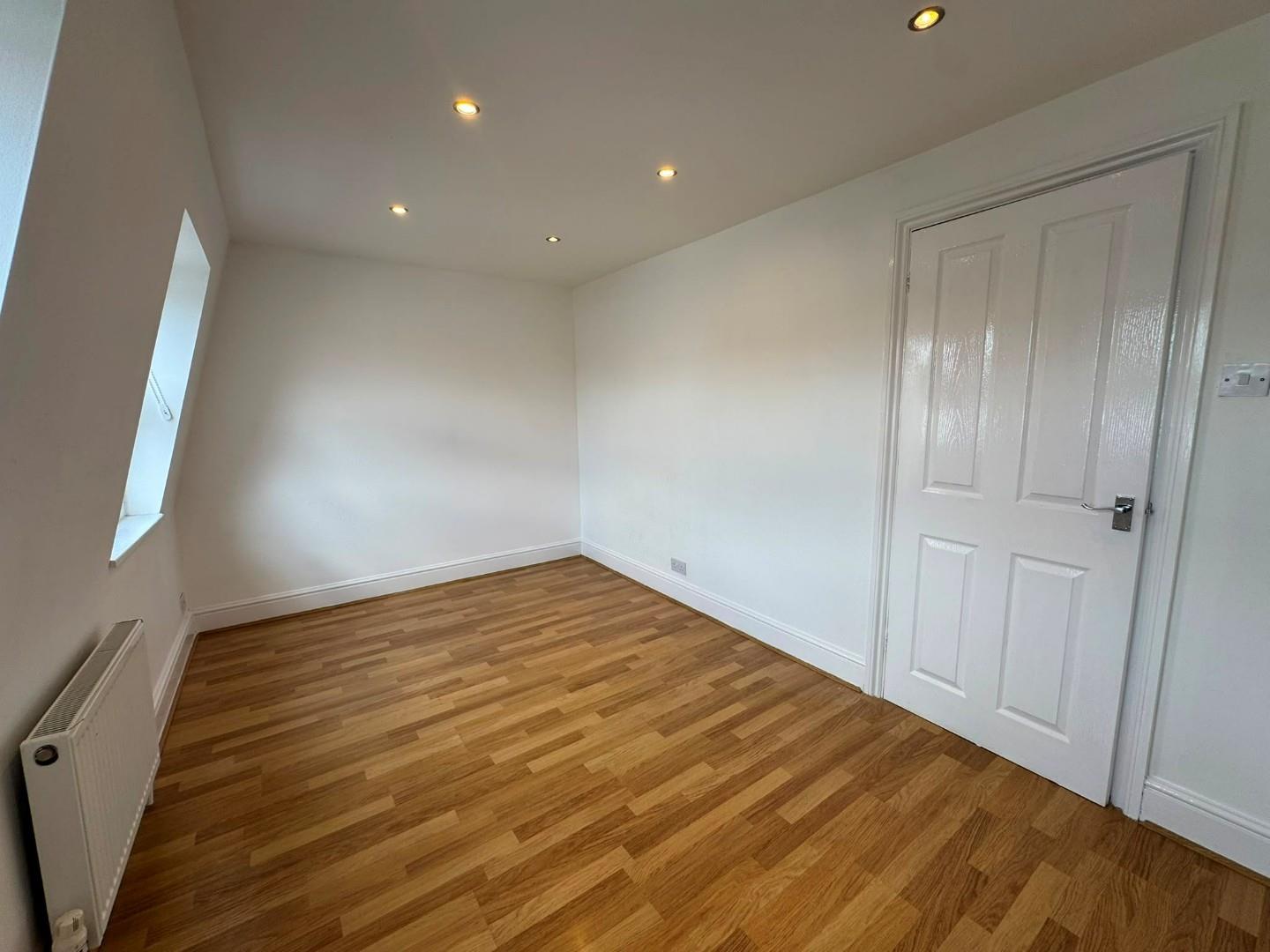 Flat Kilmaine Road in Greater London