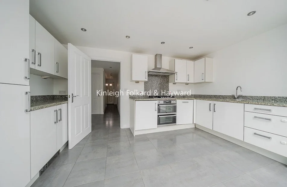 House Lewis Mews in Greater London