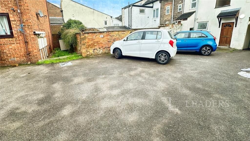 Flat Cardigan Street in Luton