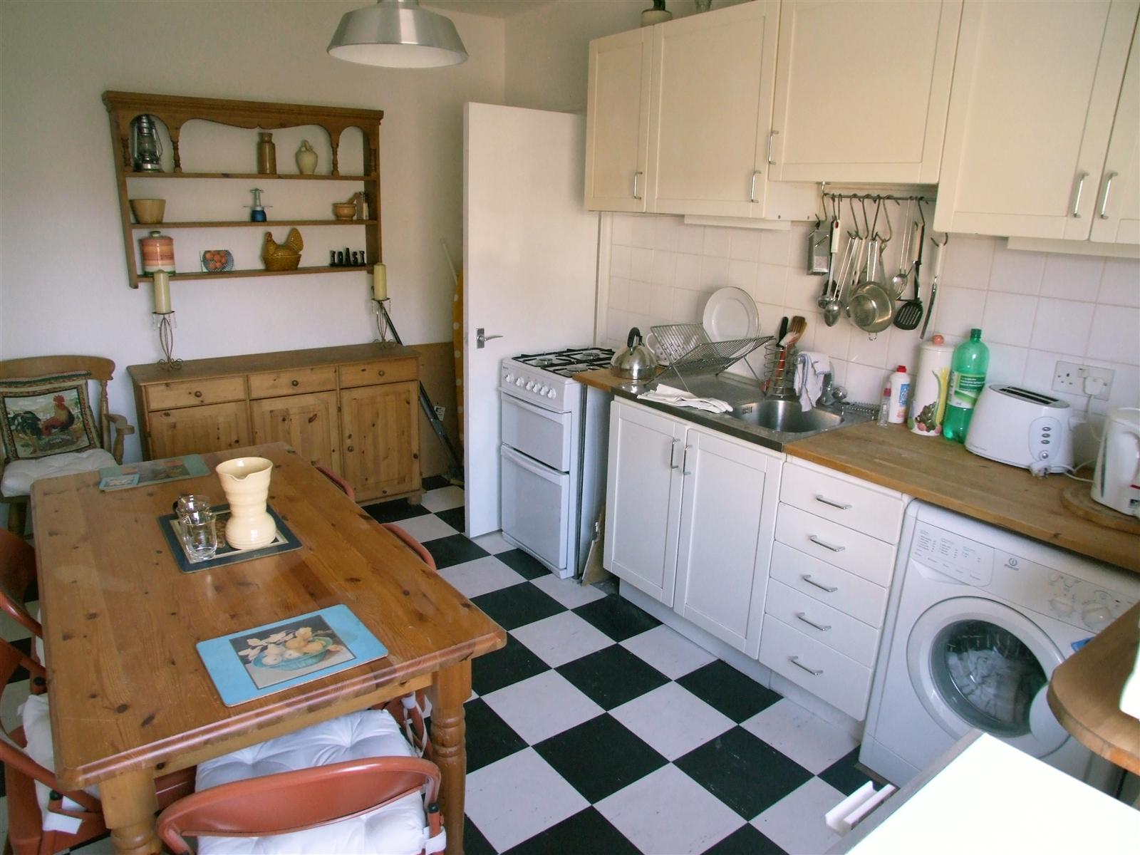 Flat Montpelier Grove in Greater London