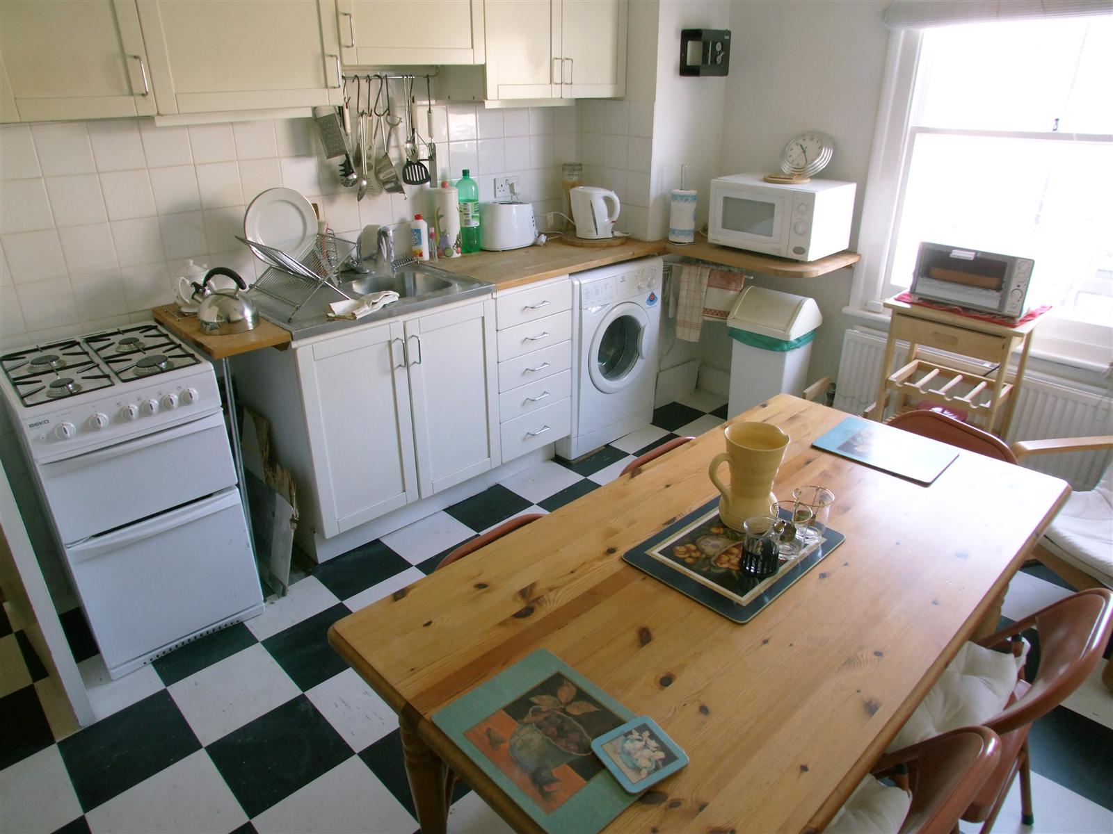 Flat Montpelier Grove in Greater London