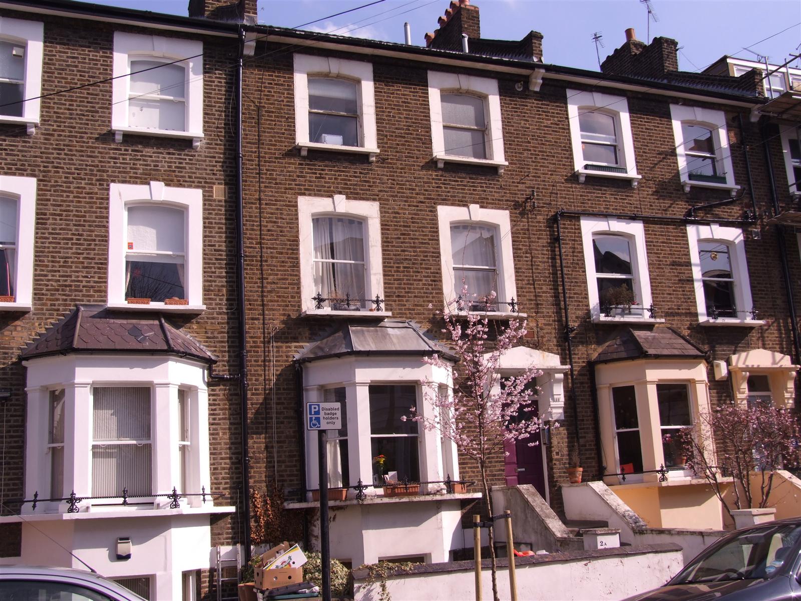 Flat Montpelier Grove in Greater London