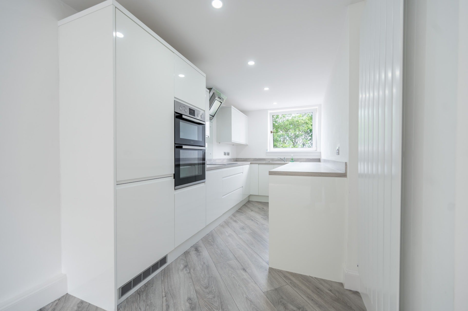 Flat Rotherwood Avenue in Glasgow