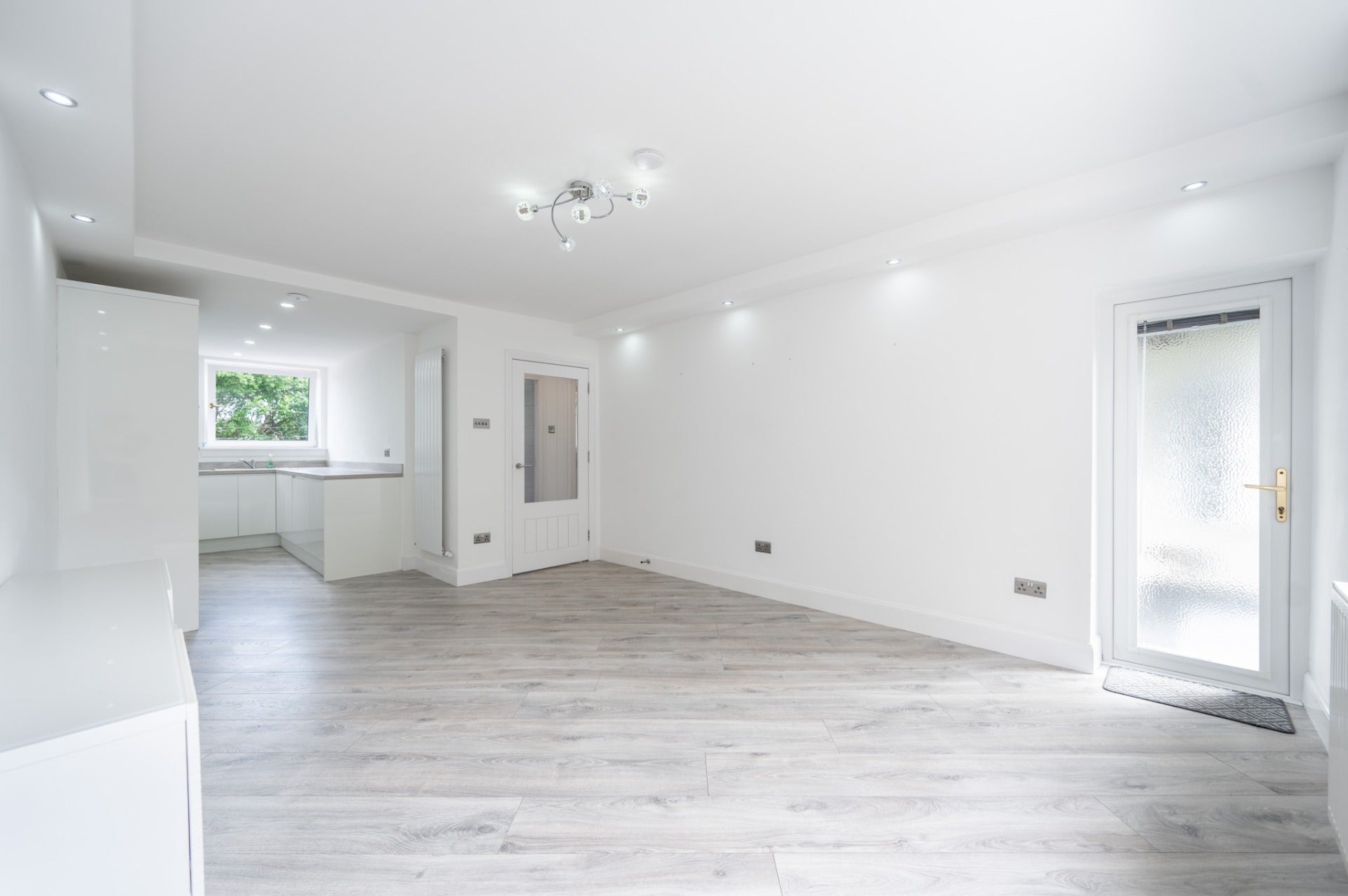 Flat Rotherwood Avenue in Glasgow