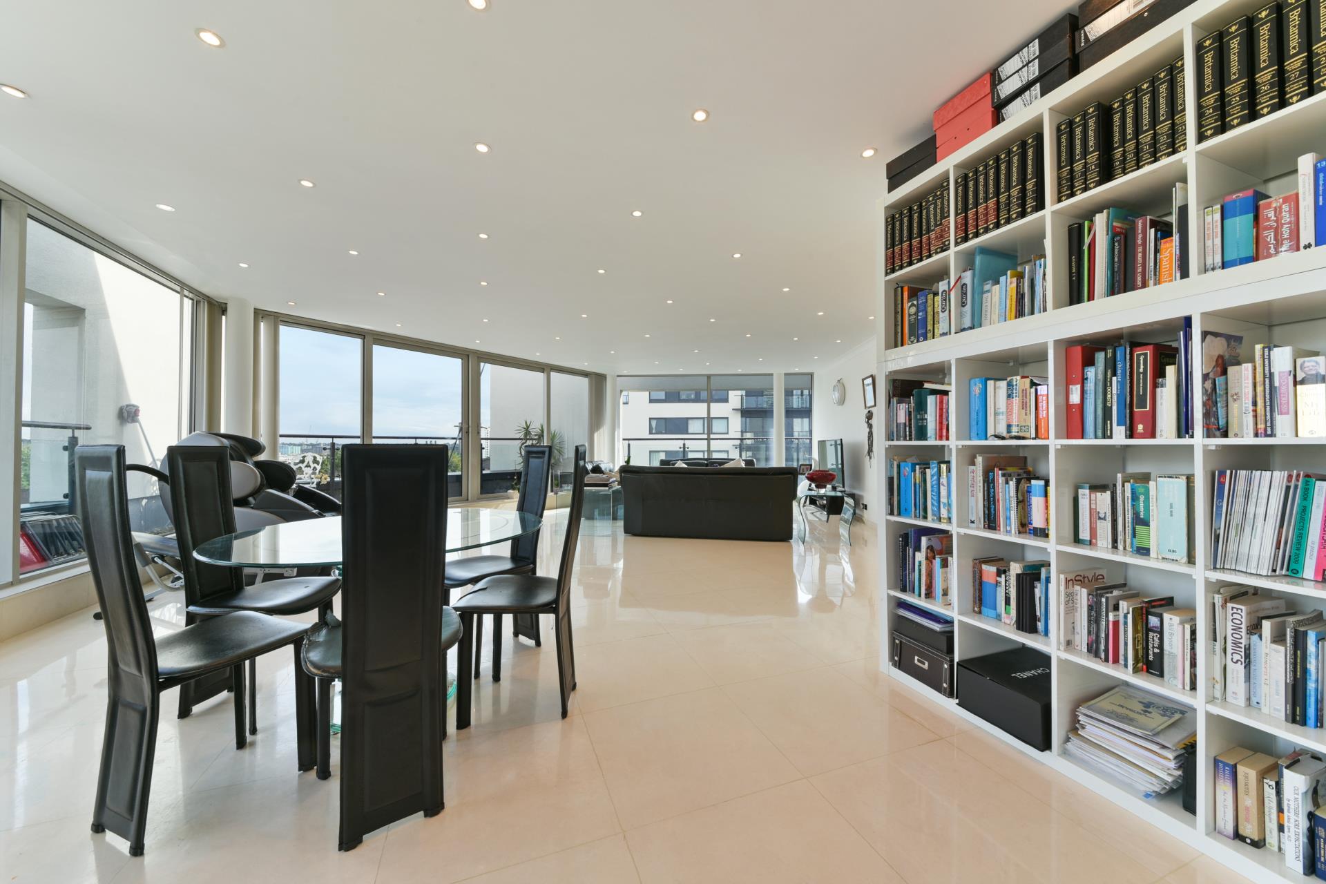 Flat Boardwalk Place in Greater London
