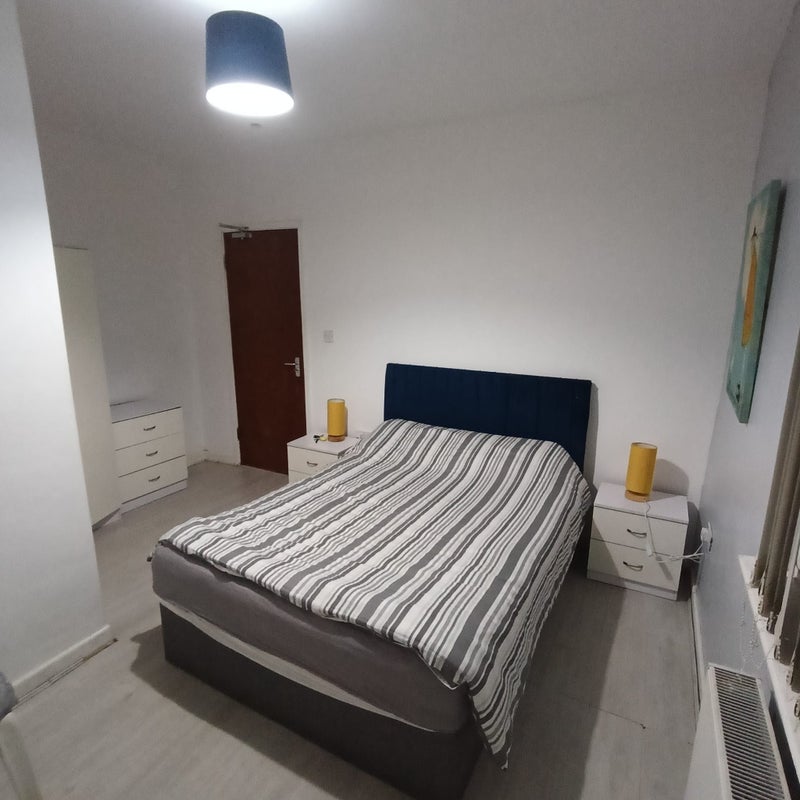 Room Bedford Road in Bootle