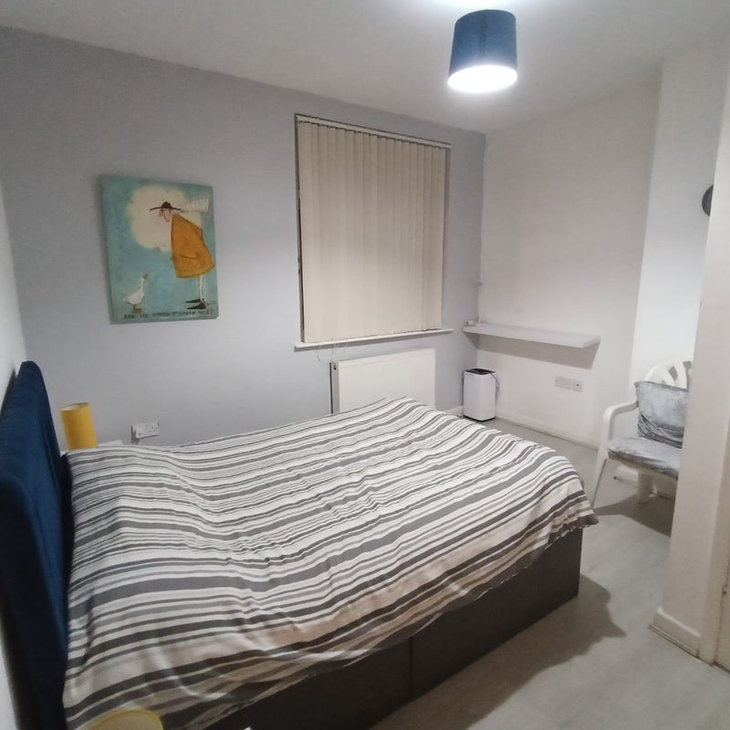 Room Bedford Road in Bootle
