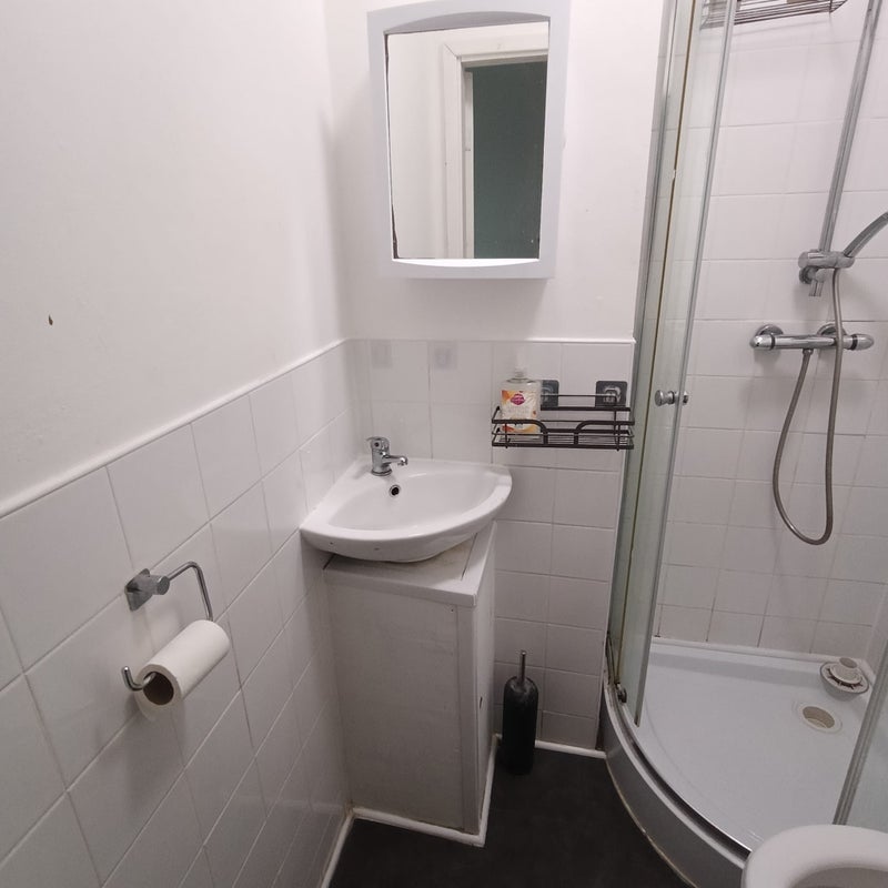 Room Bedford Road in Bootle