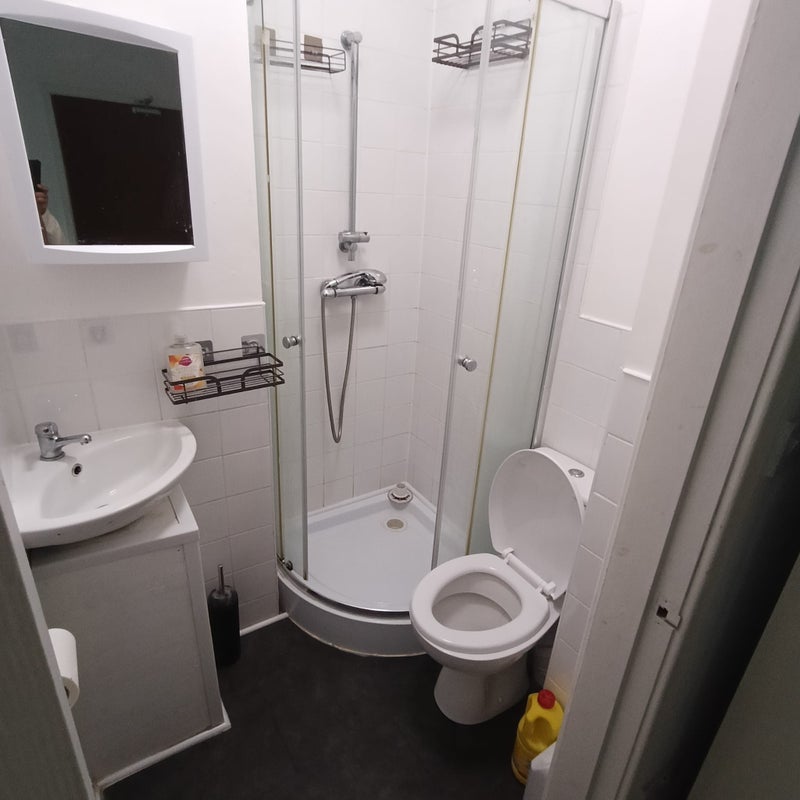 Room Bedford Road in Bootle