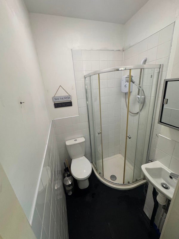 Room Bedford Road in Bootle