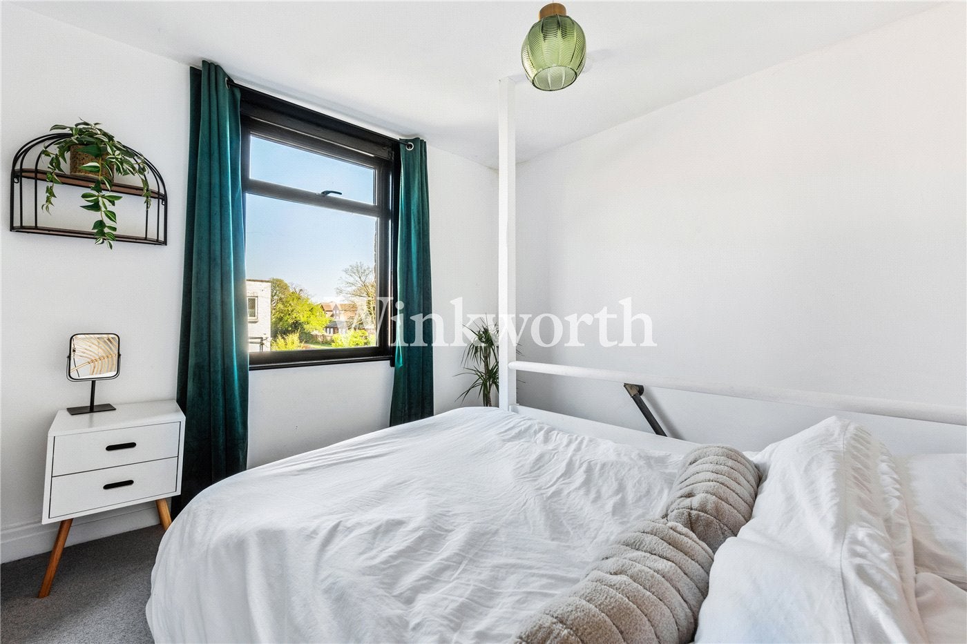 Flat Whittington Road in Greater London