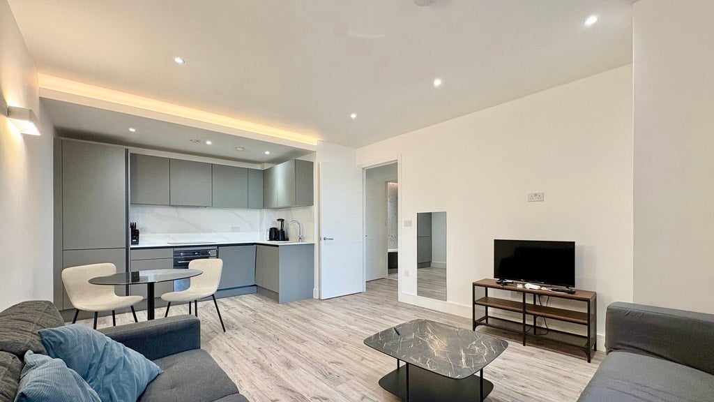 Flat Great West Road in Greater London