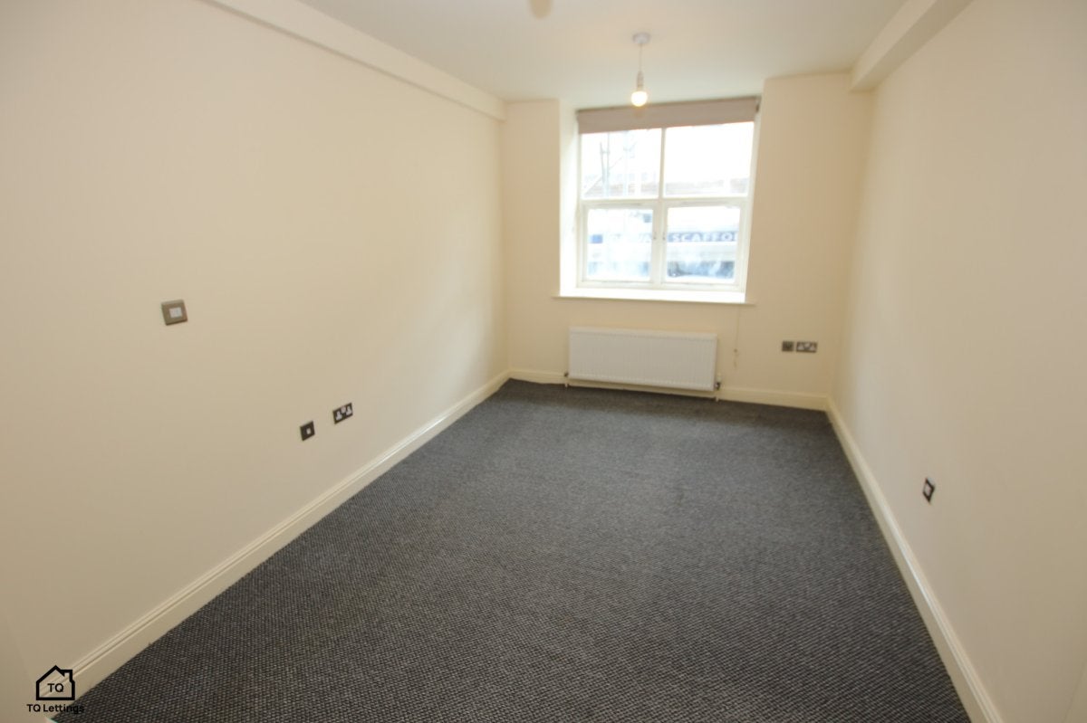 Flat Commercial Road in Kirklees