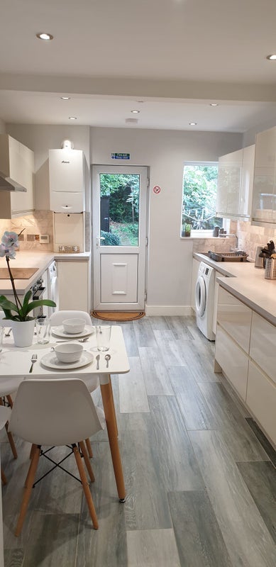 Room High Street in Greater London