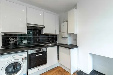 Flat Anselm Road in Greater London