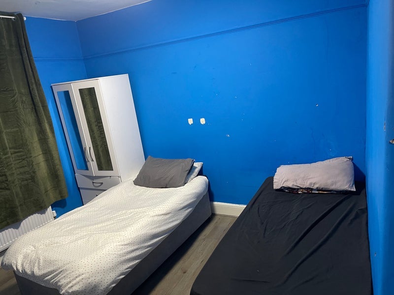 Room Streatham Road in Greater London