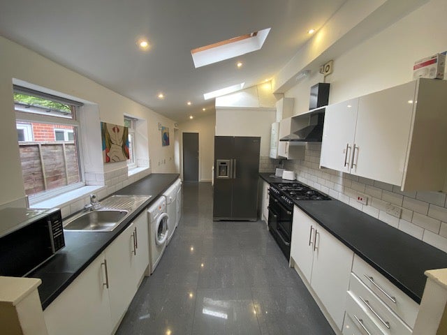 Room Tiverton Road in Birmingham