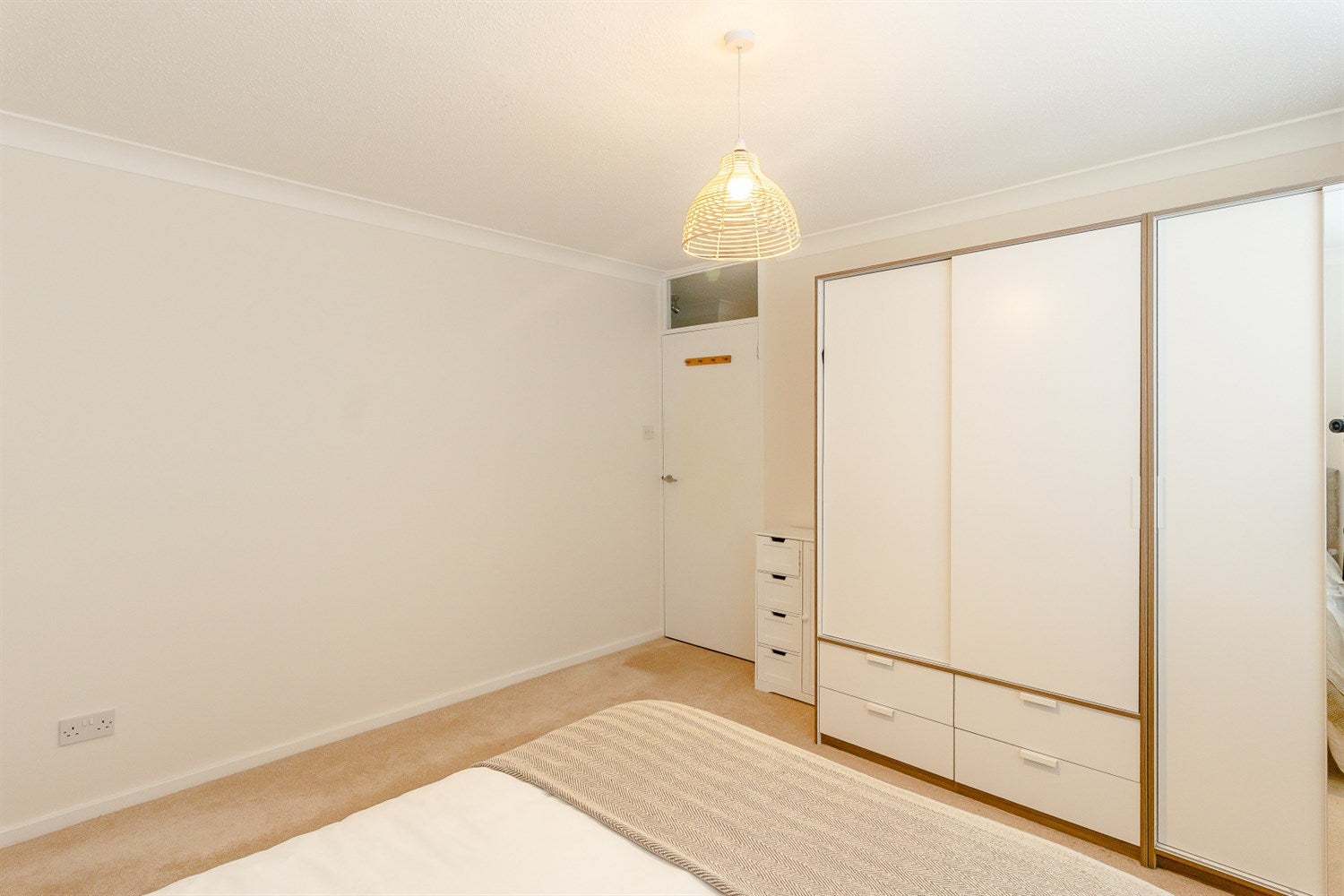 Flat Westhall Road in Warlingham