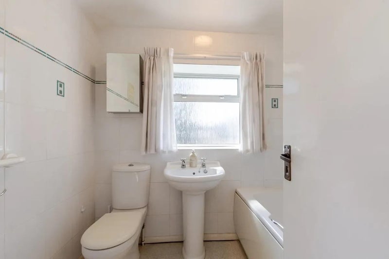 House Greenhithe Close in Greater London