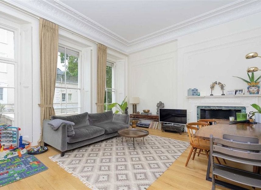 Flat Gloucester Road in Greater London