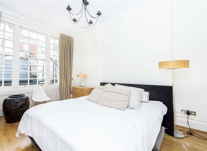 Flat Gloucester Road in Greater London