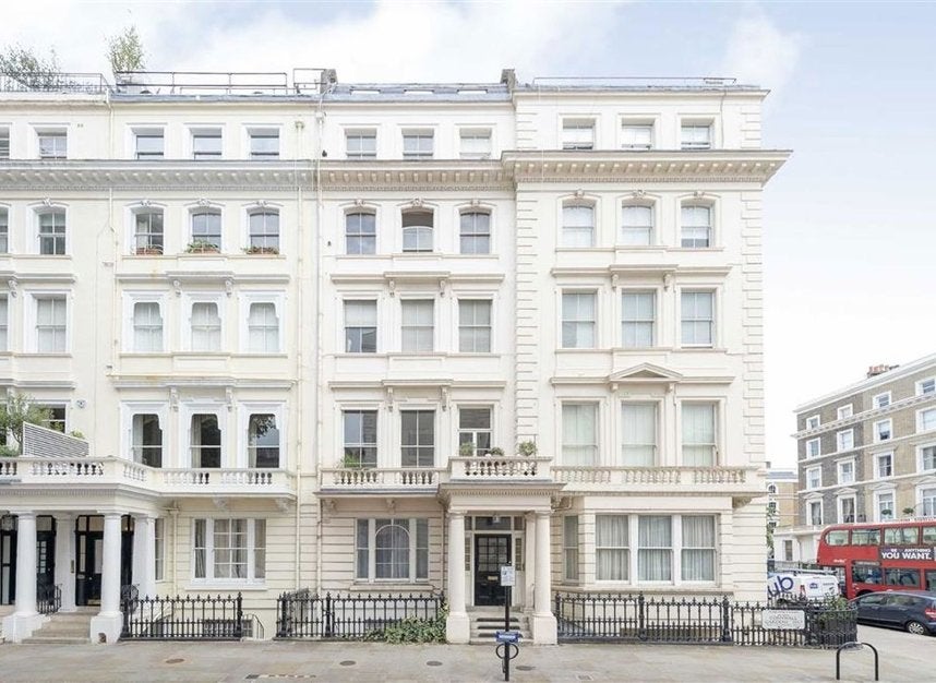 Flat Gloucester Road in Greater London