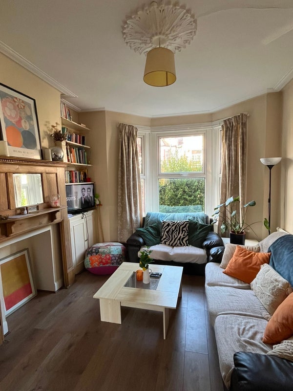 Room Chasefield Road in Greater London