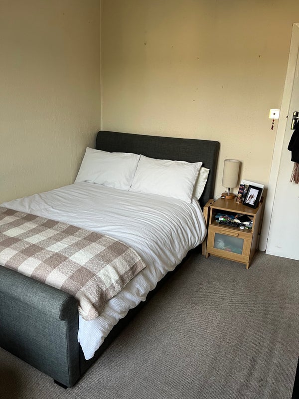 Room Chasefield Road in Greater London