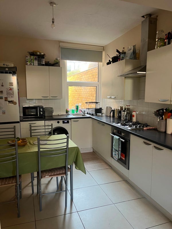 Room Chasefield Road in Greater London