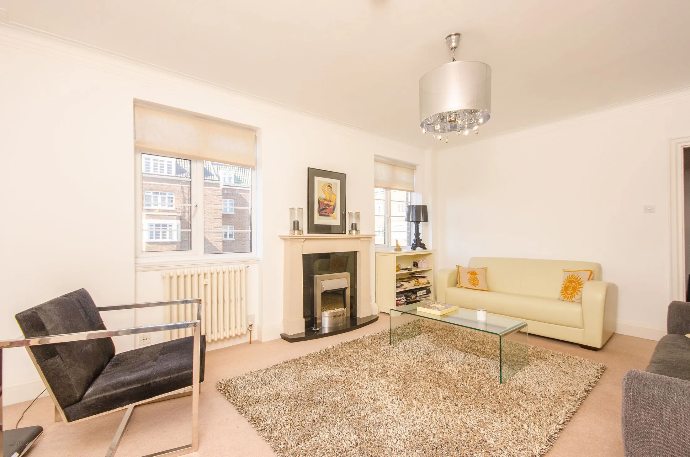 Flat Pembroke Road in Greater London