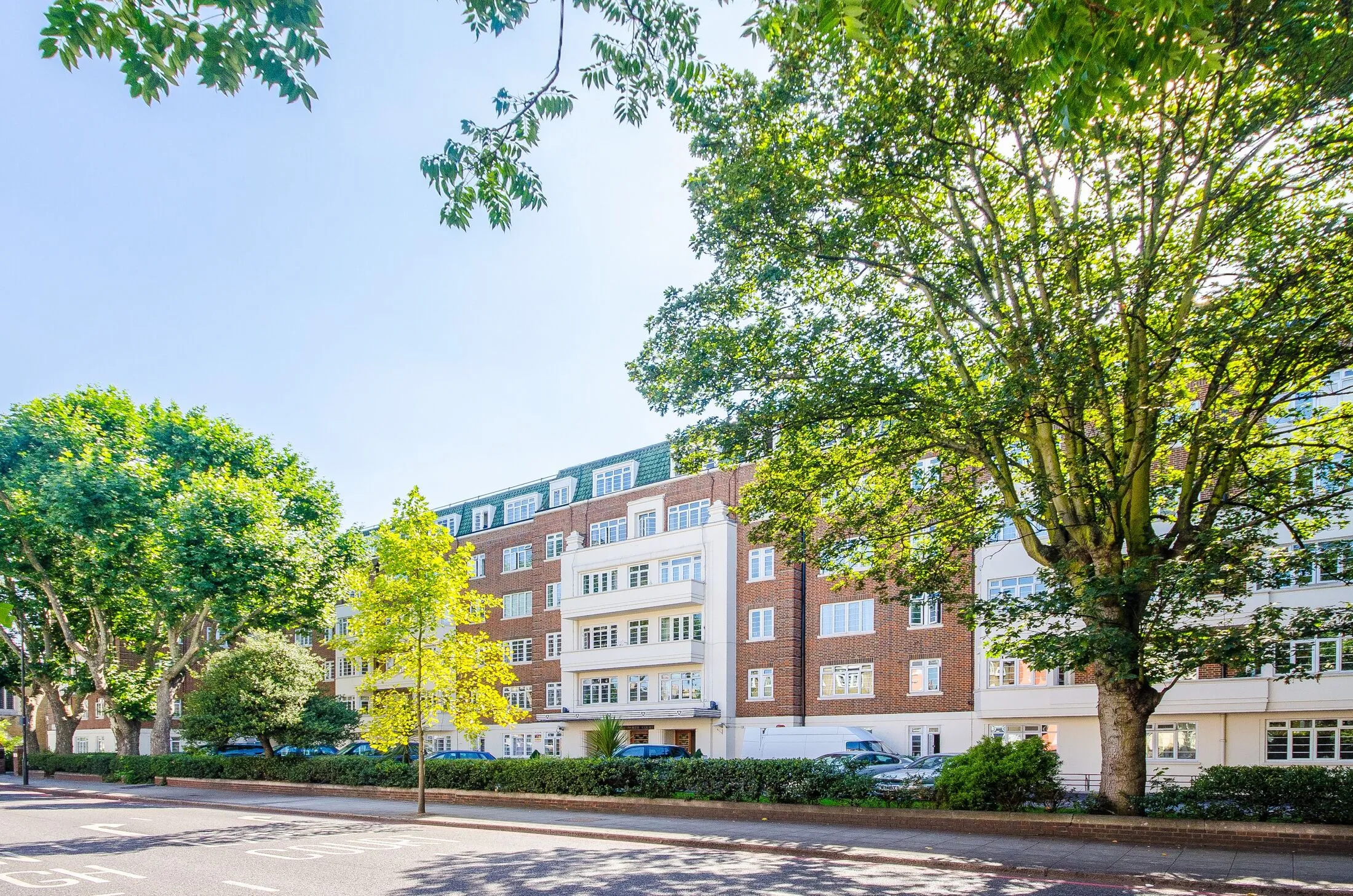 Flat Pembroke Road in Greater London