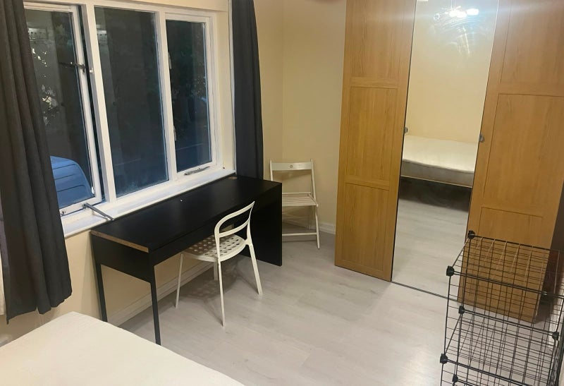 Room Annie Besant Close in Greater London