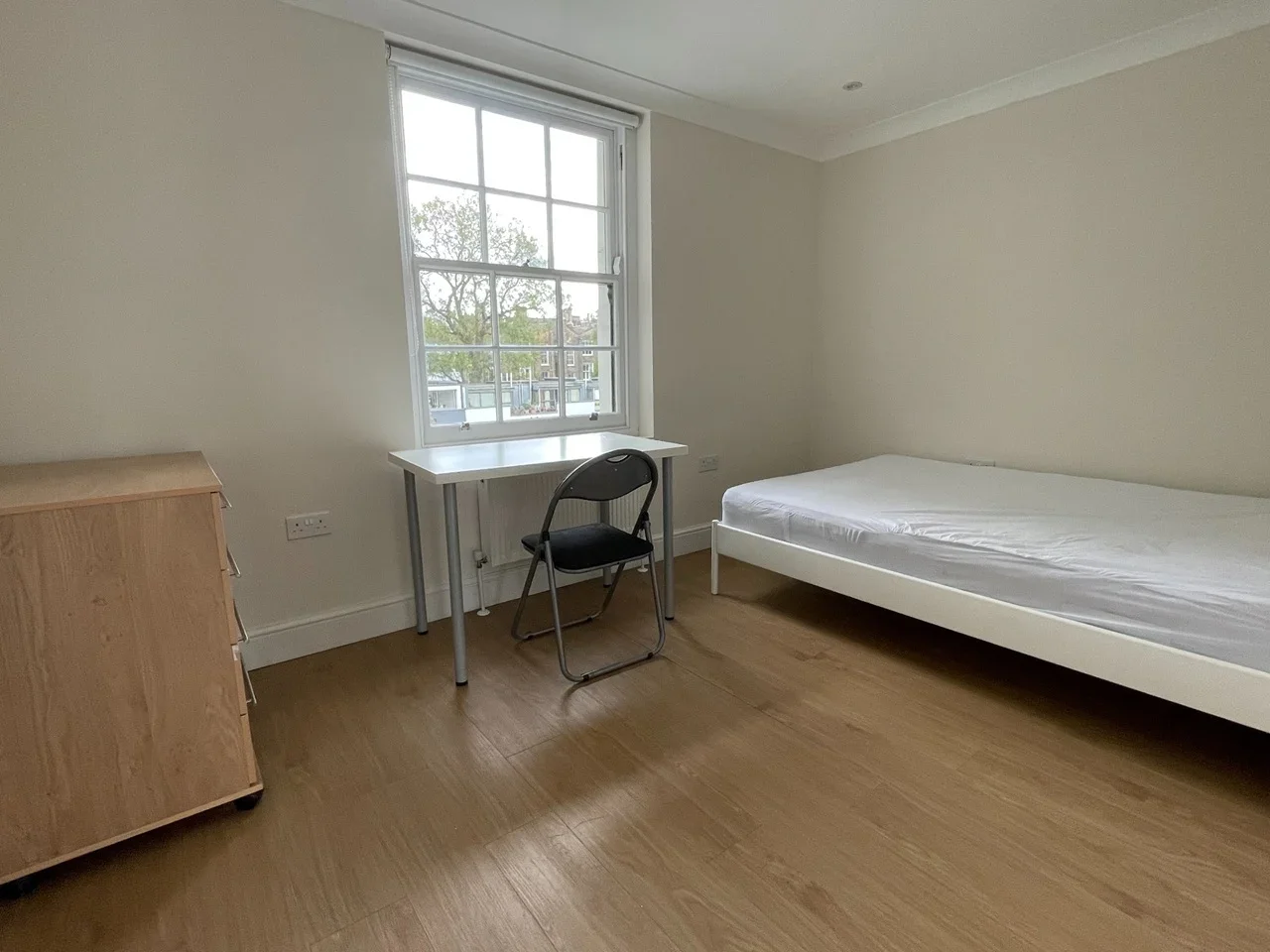Room Camden Road in Greater London