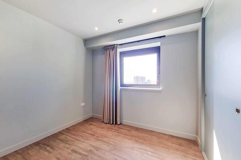 Flat Empire Way in Greater London