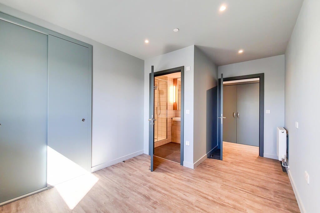 Flat Empire Way in Greater London